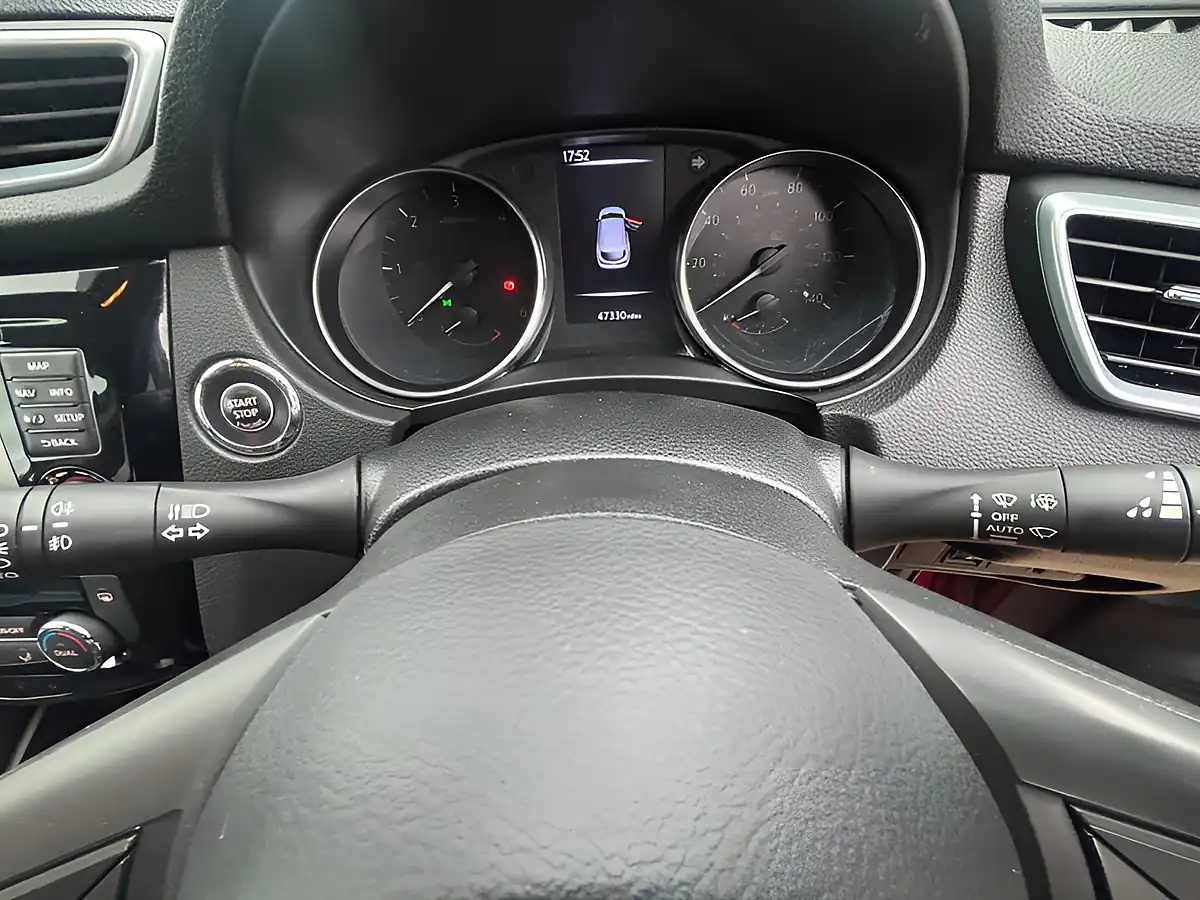 Used 2018 Nissan Qashqai N-Connecta Burgundy Red - Interior and Exterior details 6