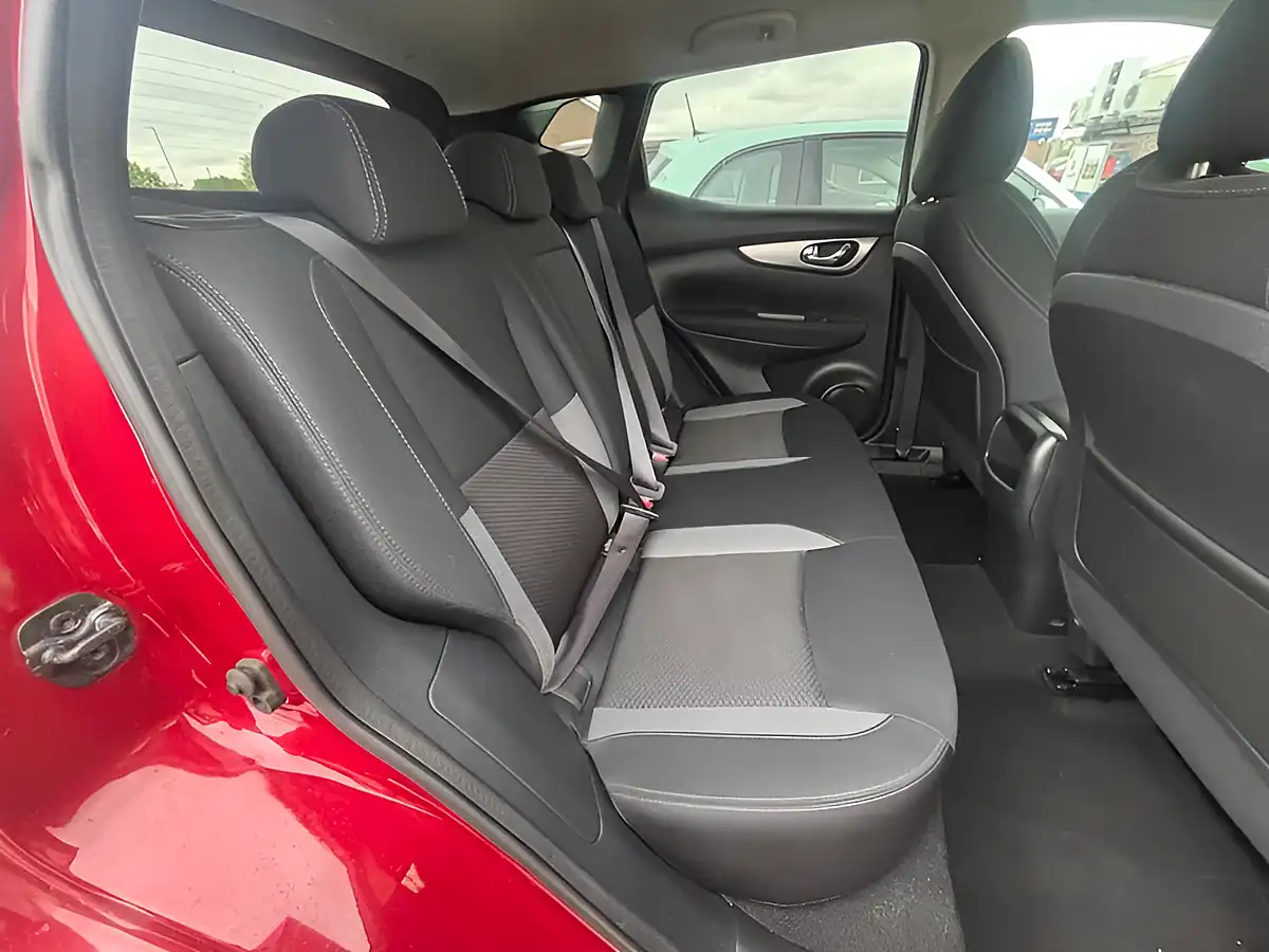 Used 2018 Nissan Qashqai N-Connecta Burgundy Red - Interior and Exterior details 8