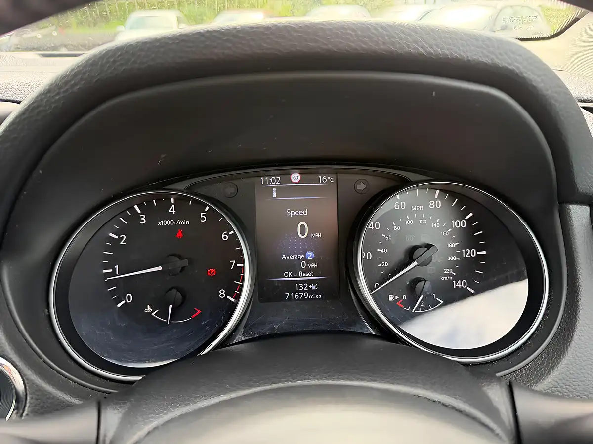 Used 2018 Nissan Qashqai N-Connecta Grey - Interior and Exterior details 11