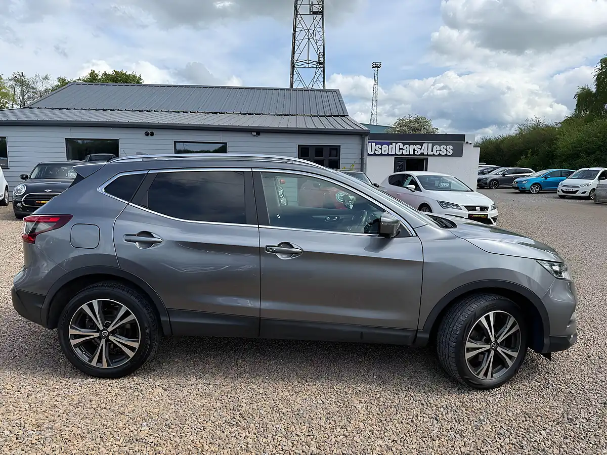 Used 2018 Nissan Qashqai N-Connecta Grey - Interior and Exterior details 5