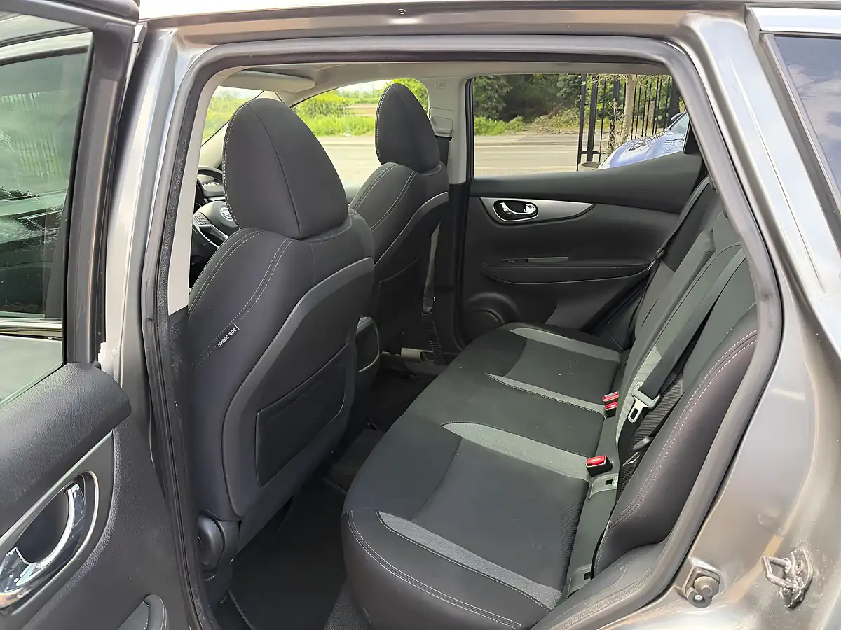 Used 2018 Nissan Qashqai N-Connecta Grey - Interior and Exterior details 6