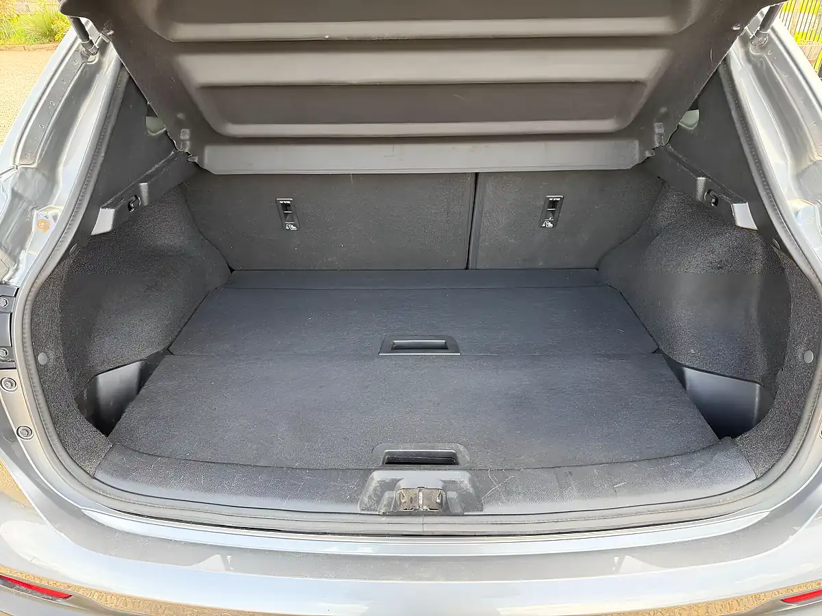 Used 2018 Nissan Qashqai N-Connecta Grey - Interior and Exterior details 8