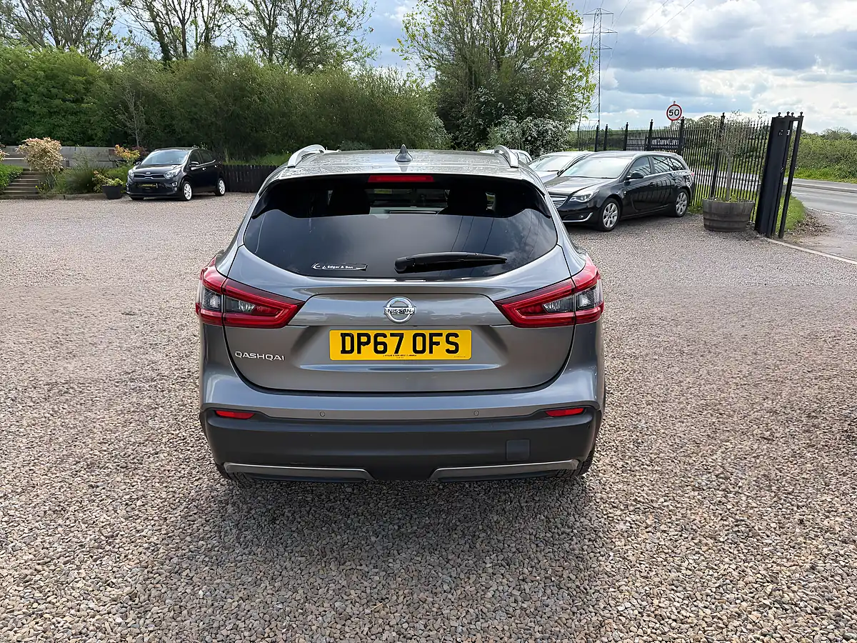 Used 2018 Nissan Qashqai N-Connecta Grey - Interior and Exterior details 9
