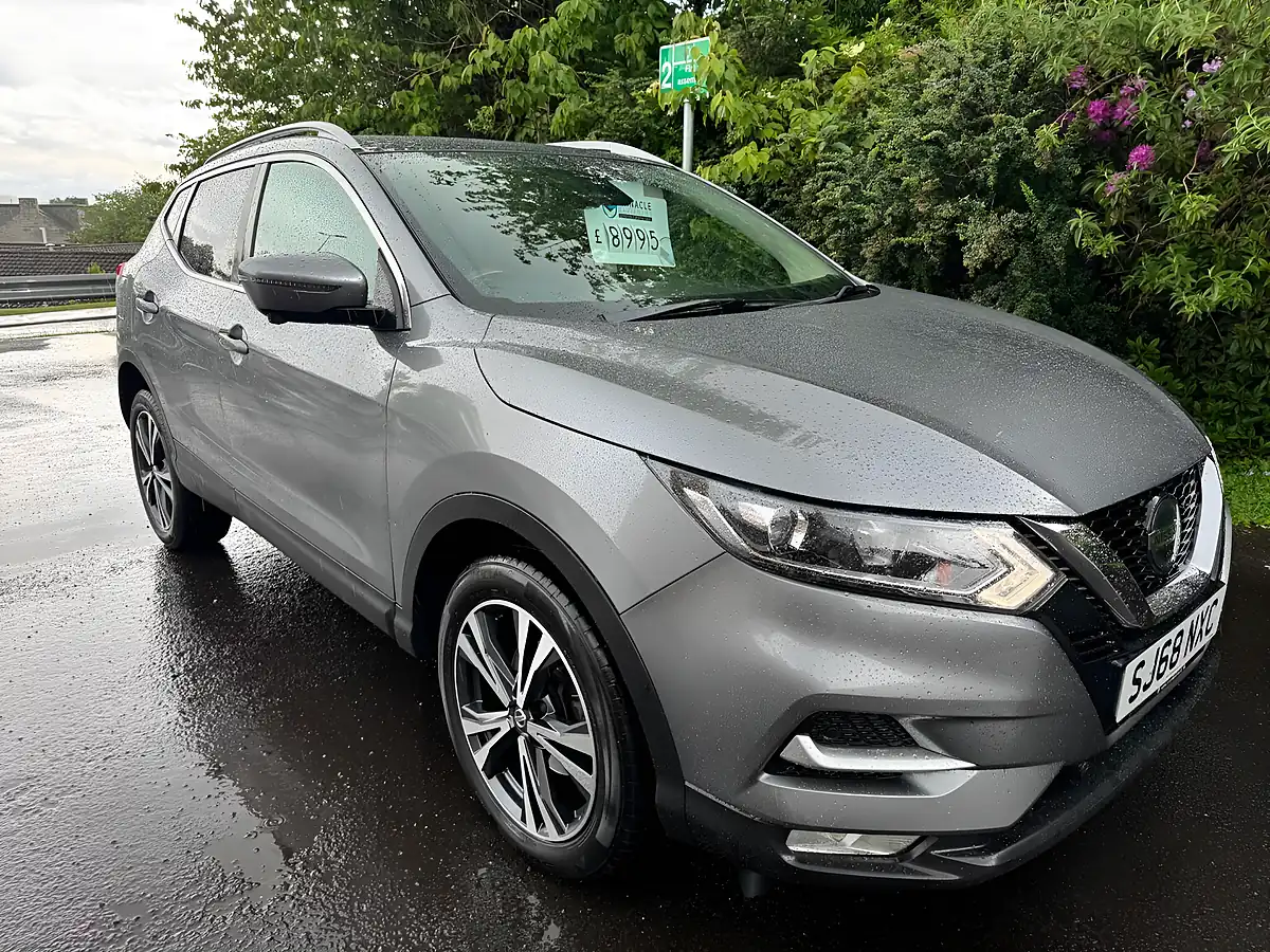 Used 2018 Nissan Qashqai N-Connecta Grey - Interior and Exterior details 10