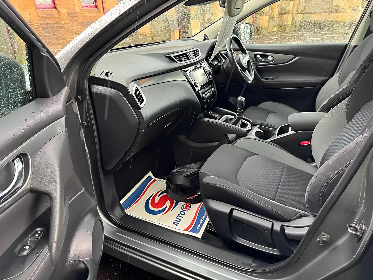 Used 2018 Nissan Qashqai N-Connecta Grey - Interior and Exterior details 17