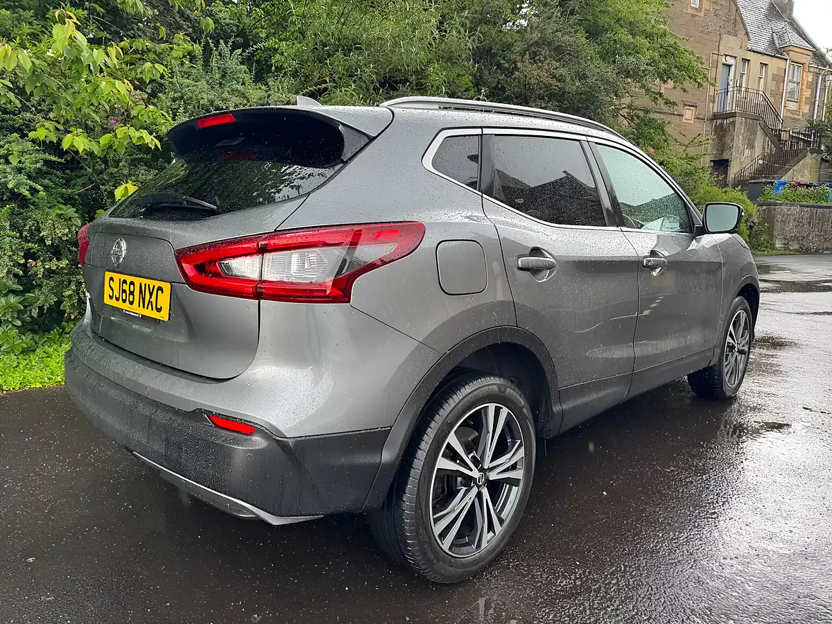 Used 2018 Nissan Qashqai N-Connecta Grey - Interior and Exterior details 7