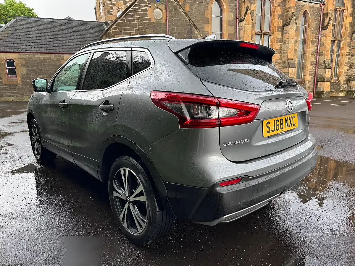 Used 2018 Nissan Qashqai N-Connecta Grey - Interior and Exterior details 8
