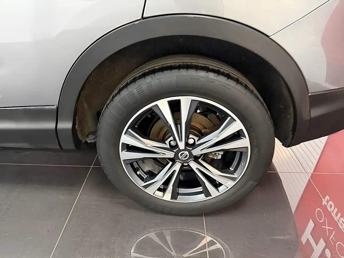 Used 2018 Nissan Qashqai N-Connecta Grey - Interior and Exterior details 12