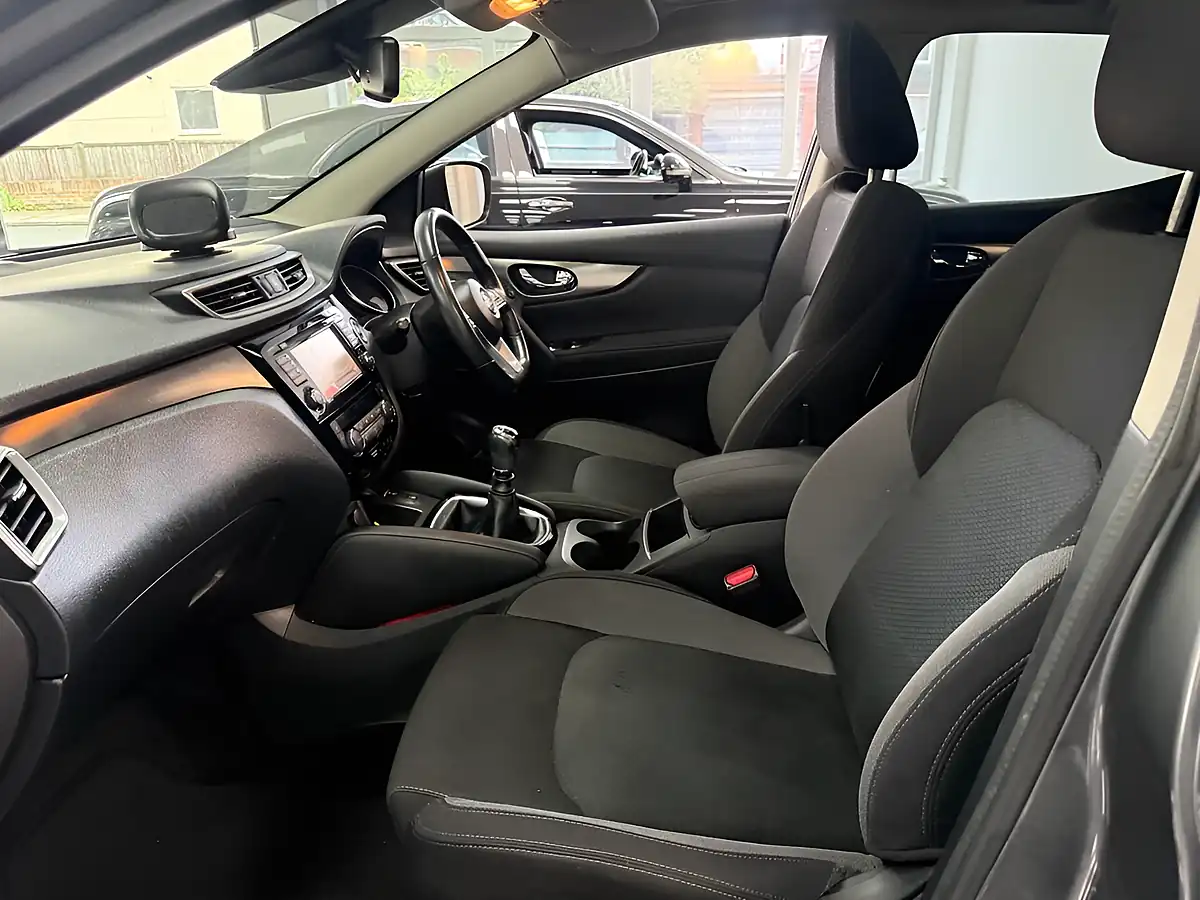 Used 2018 Nissan Qashqai N-Connecta Grey - Interior and Exterior details 14