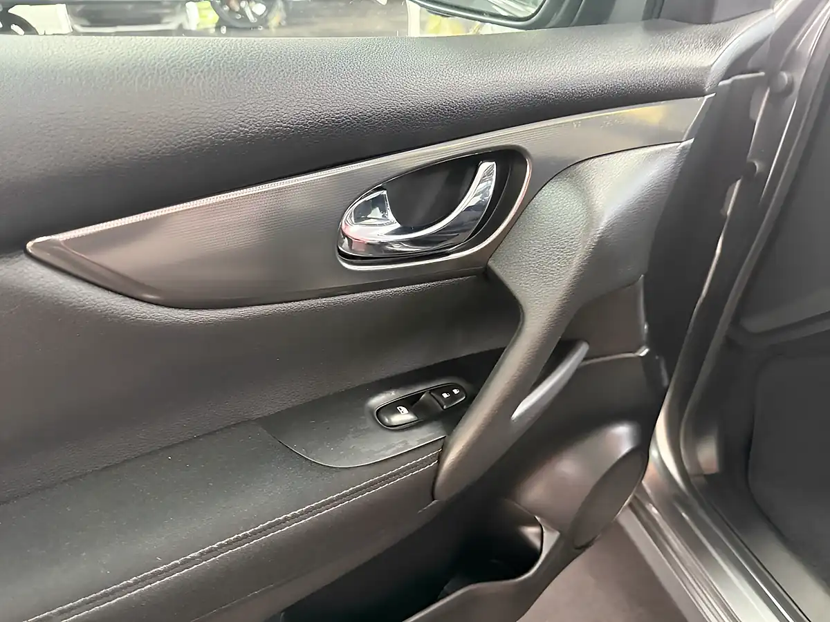 Used 2018 Nissan Qashqai N-Connecta Grey - Interior and Exterior details 15