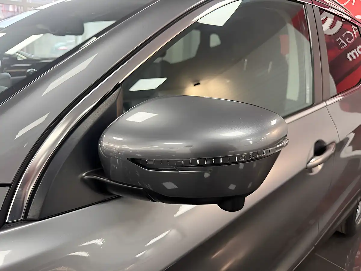 Used 2018 Nissan Qashqai N-Connecta Grey - Interior and Exterior details 17