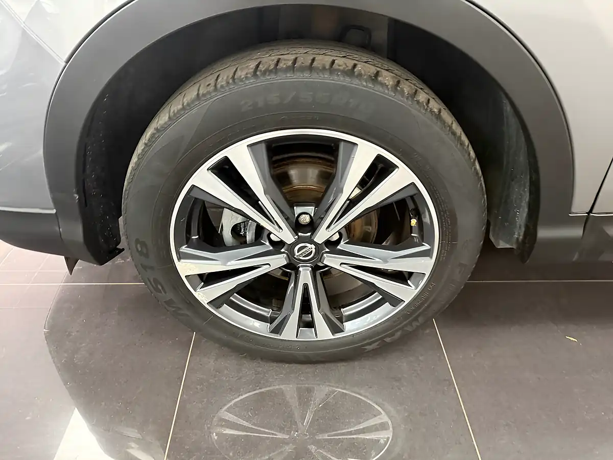 Used 2018 Nissan Qashqai N-Connecta Grey - Interior and Exterior details 18