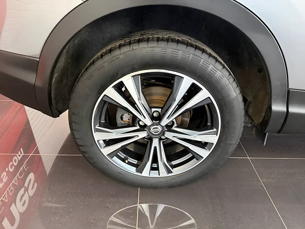 Used 2018 Nissan Qashqai N-Connecta Grey - Interior and Exterior details 3