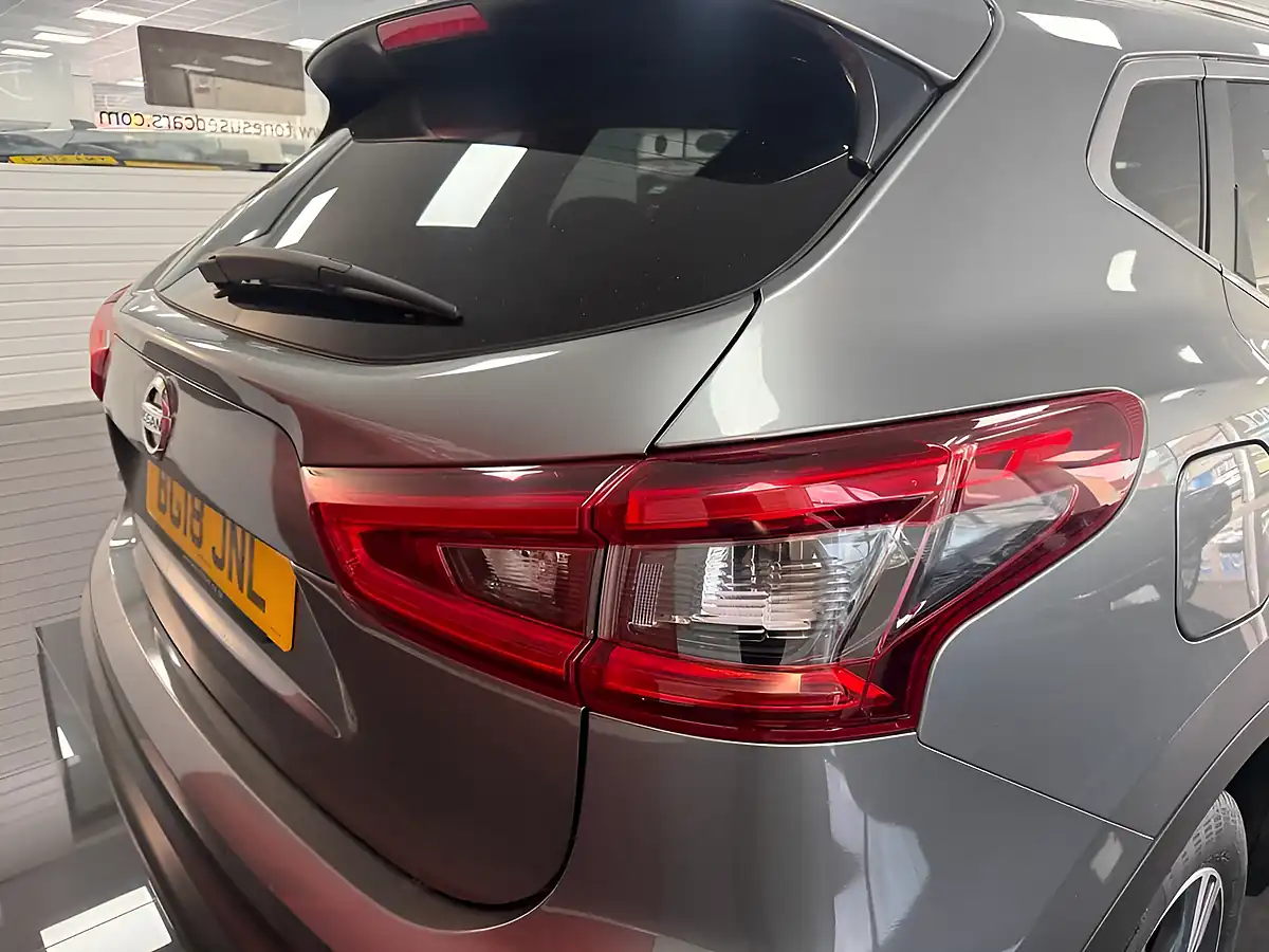 Used 2018 Nissan Qashqai N-Connecta Grey - Interior and Exterior details 7
