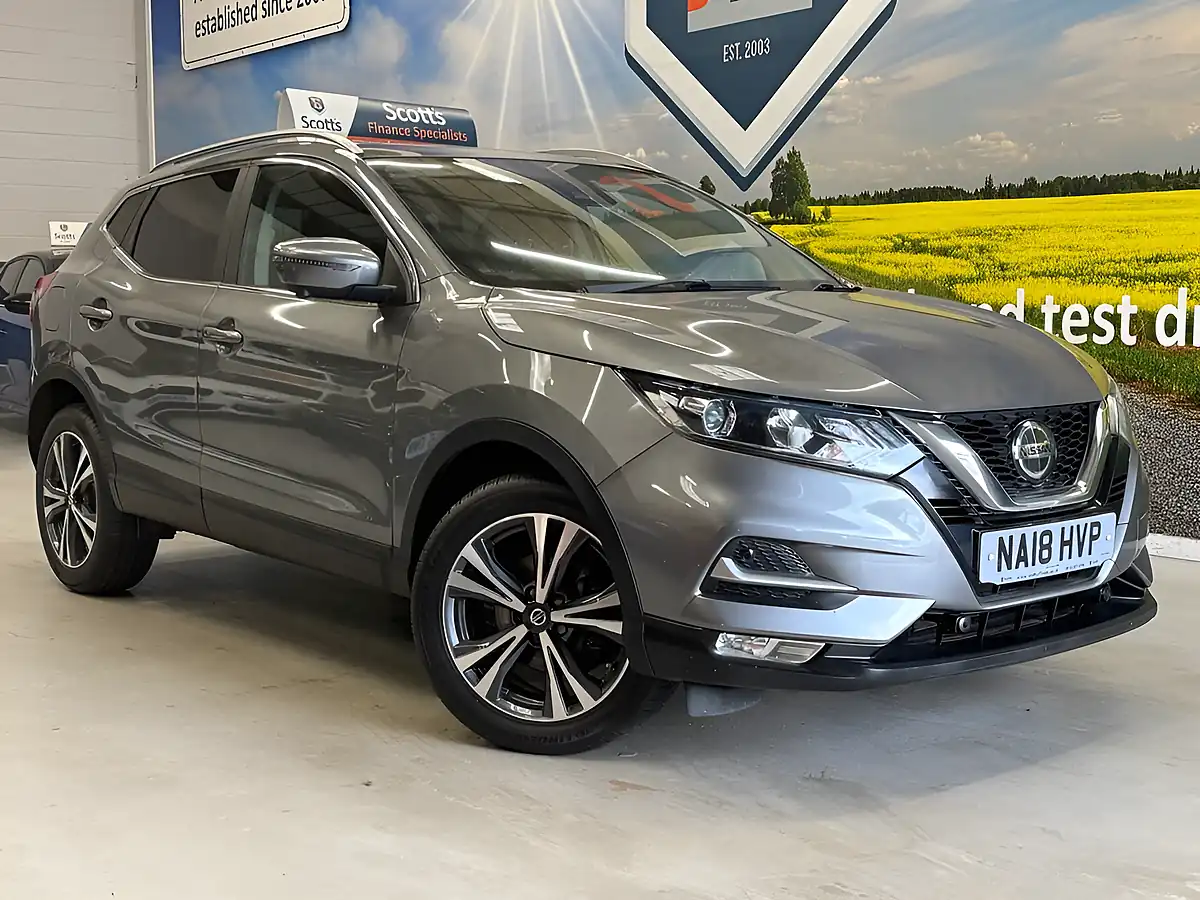 Used 2018 Nissan Qashqai N-Connecta Grey - Front View