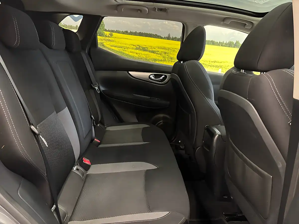 Used 2018 Nissan Qashqai N-Connecta Grey - Interior and Exterior details 11