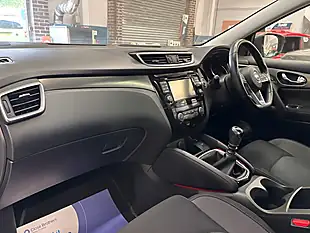 Used 2018 Nissan Qashqai N-Connecta Grey - Interior and Exterior details 12