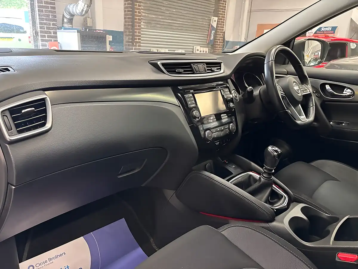 Used 2018 Nissan Qashqai N-Connecta Grey - Interior and Exterior details 12