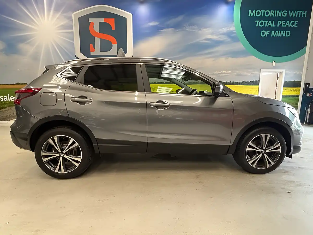 Used 2018 Nissan Qashqai N-Connecta Grey - Interior and Exterior details 4