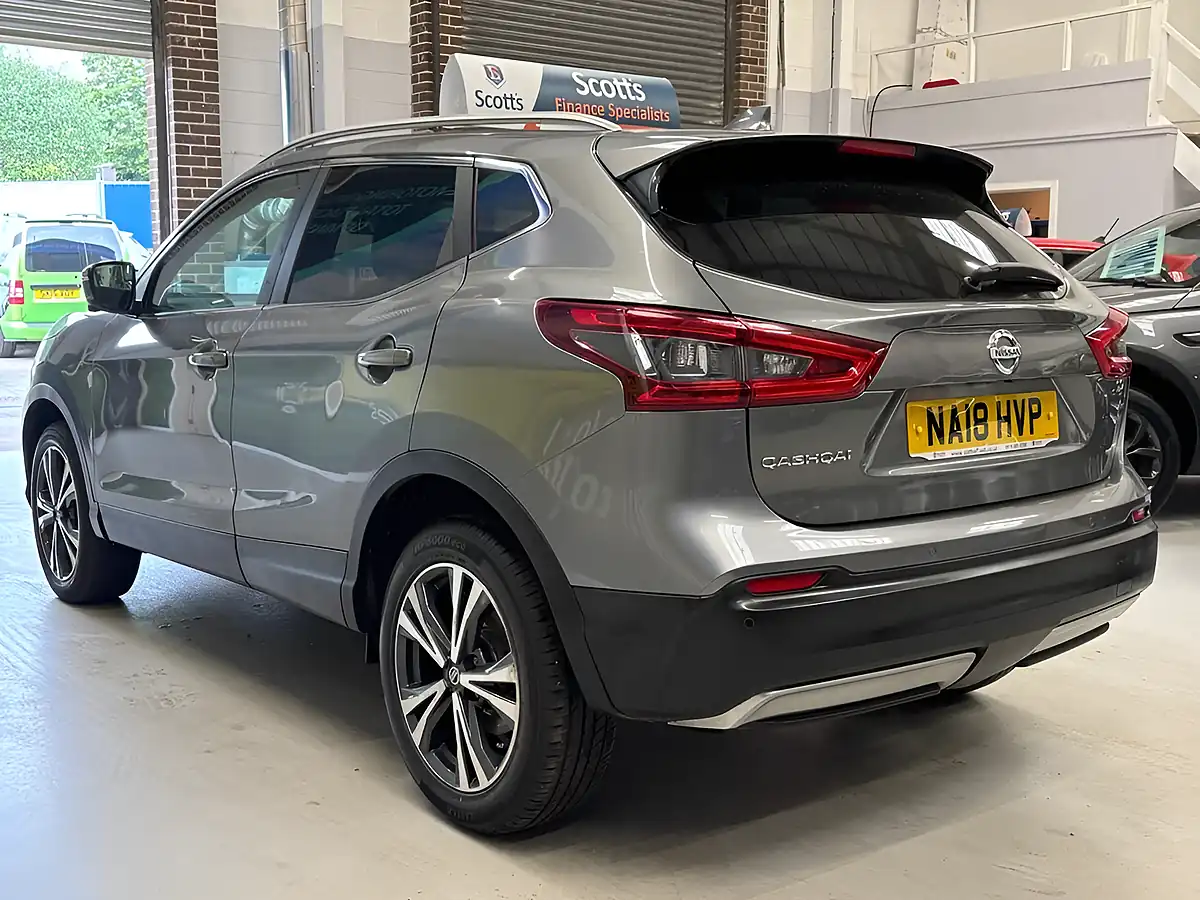 Used 2018 Nissan Qashqai N-Connecta Grey - Interior and Exterior details 7