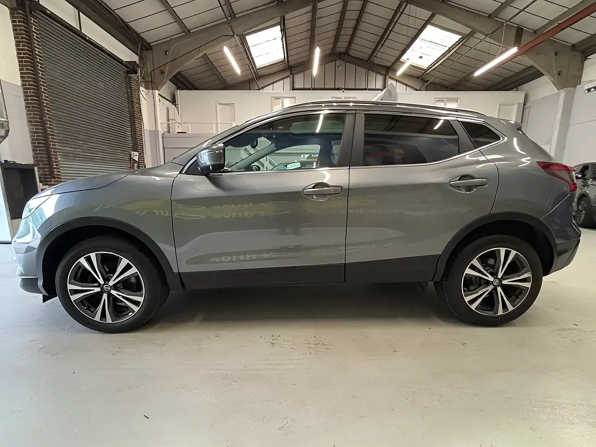 Used 2018 Nissan Qashqai N-Connecta Grey - Interior and Exterior details 8
