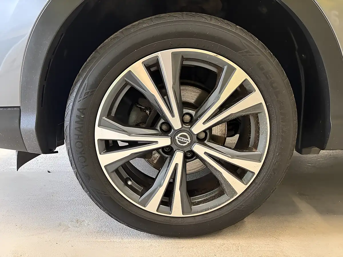 Used 2018 Nissan Qashqai N-Connecta Grey - Interior and Exterior details 9