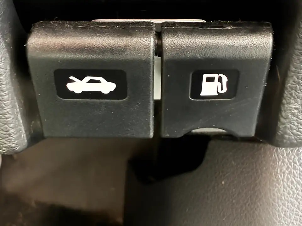 Used 2018 Nissan Qashqai N-Connecta Grey - Interior and Exterior details 13