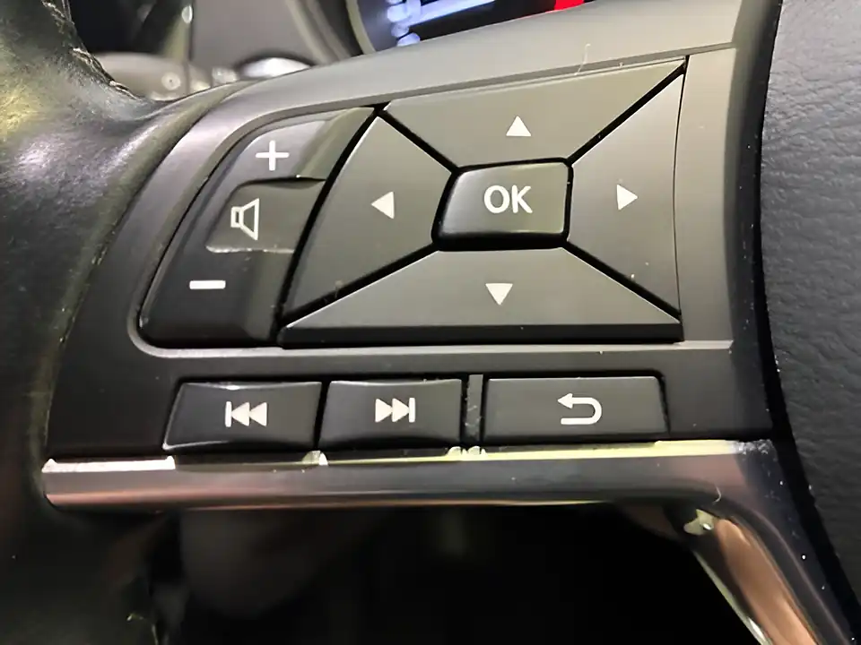 Used 2018 Nissan Qashqai N-Connecta Grey - Interior and Exterior details 14