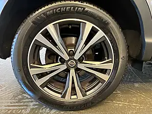Used 2018 Nissan Qashqai N-Connecta Grey - Interior and Exterior details 15