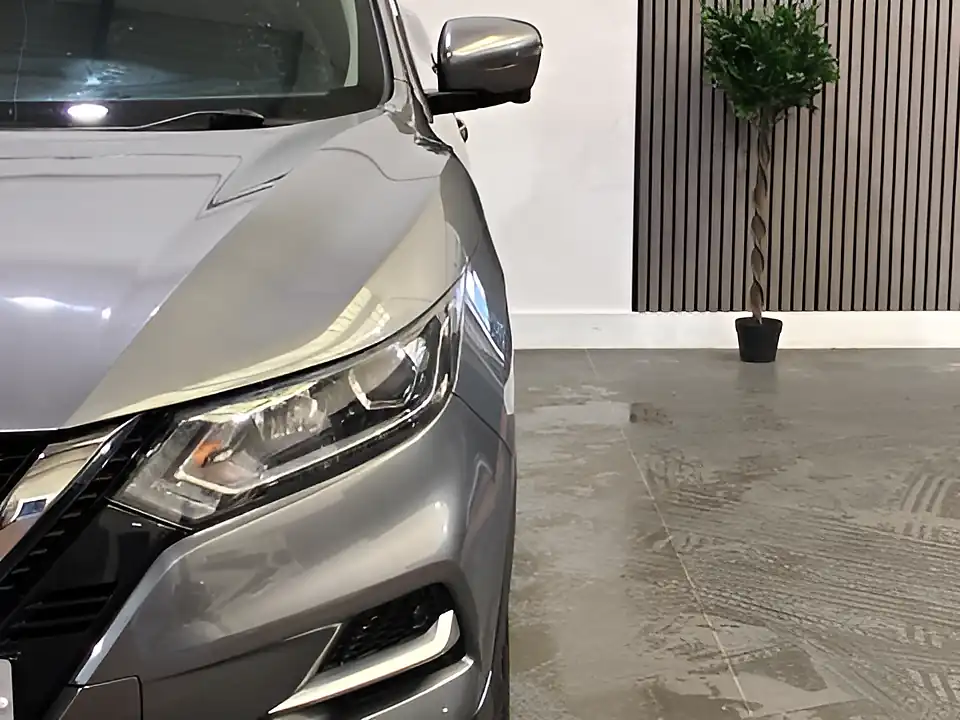 Used 2018 Nissan Qashqai N-Connecta Grey - Interior and Exterior details 17