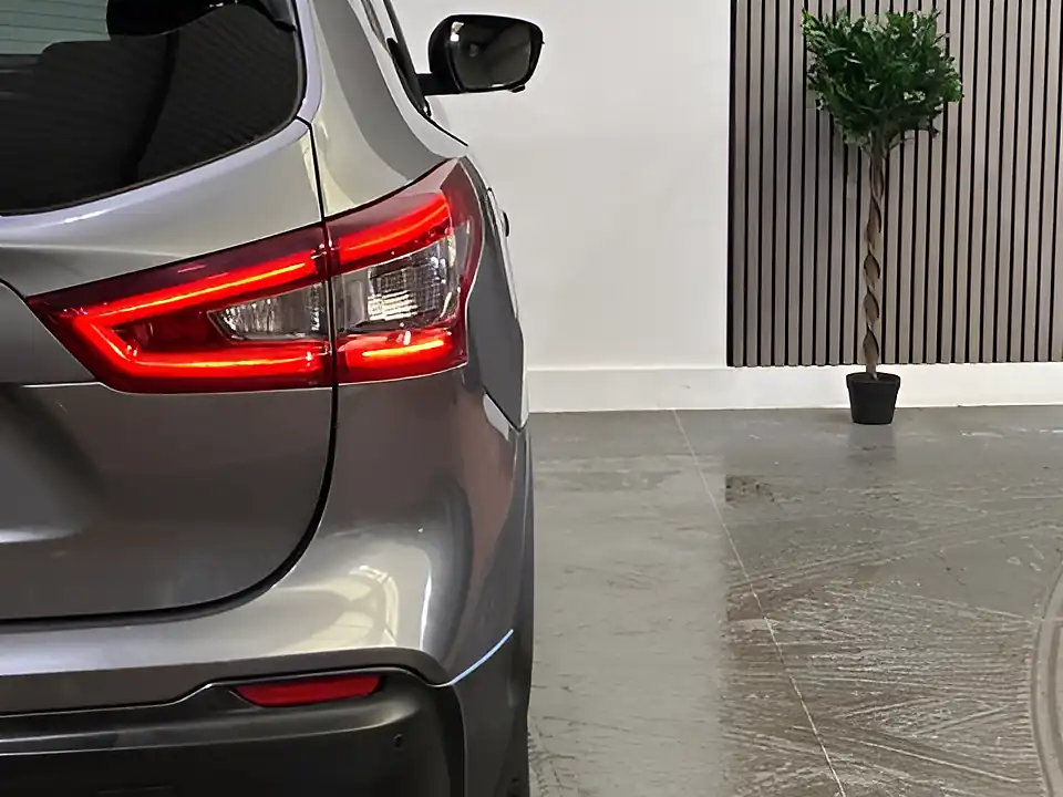 Used 2018 Nissan Qashqai N-Connecta Grey - Interior and Exterior details 19
