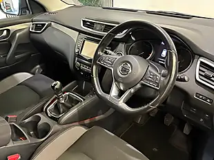 Used 2018 Nissan Qashqai N-Connecta Grey - Interior and Exterior details 3