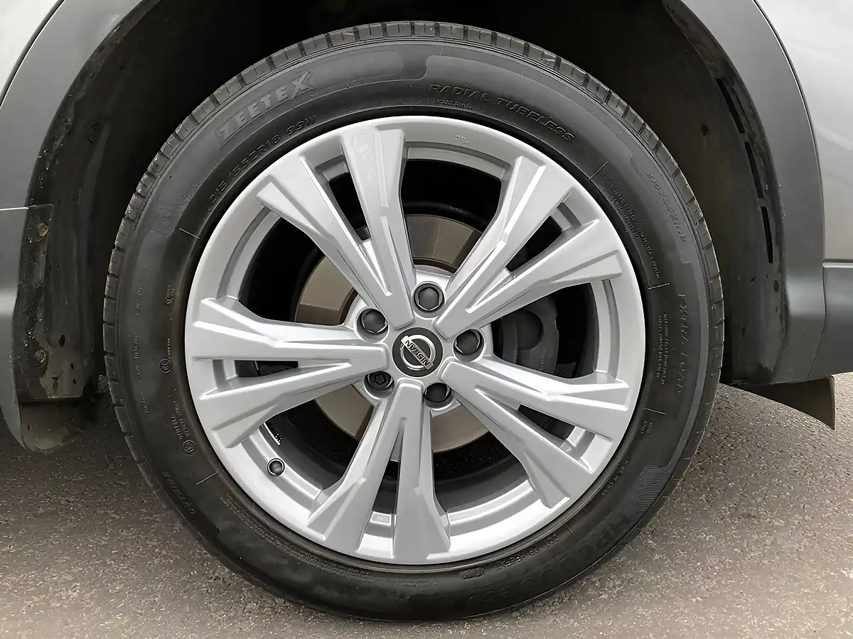 Used 2018 Nissan Qashqai N-Connecta Grey - Interior and Exterior details 10