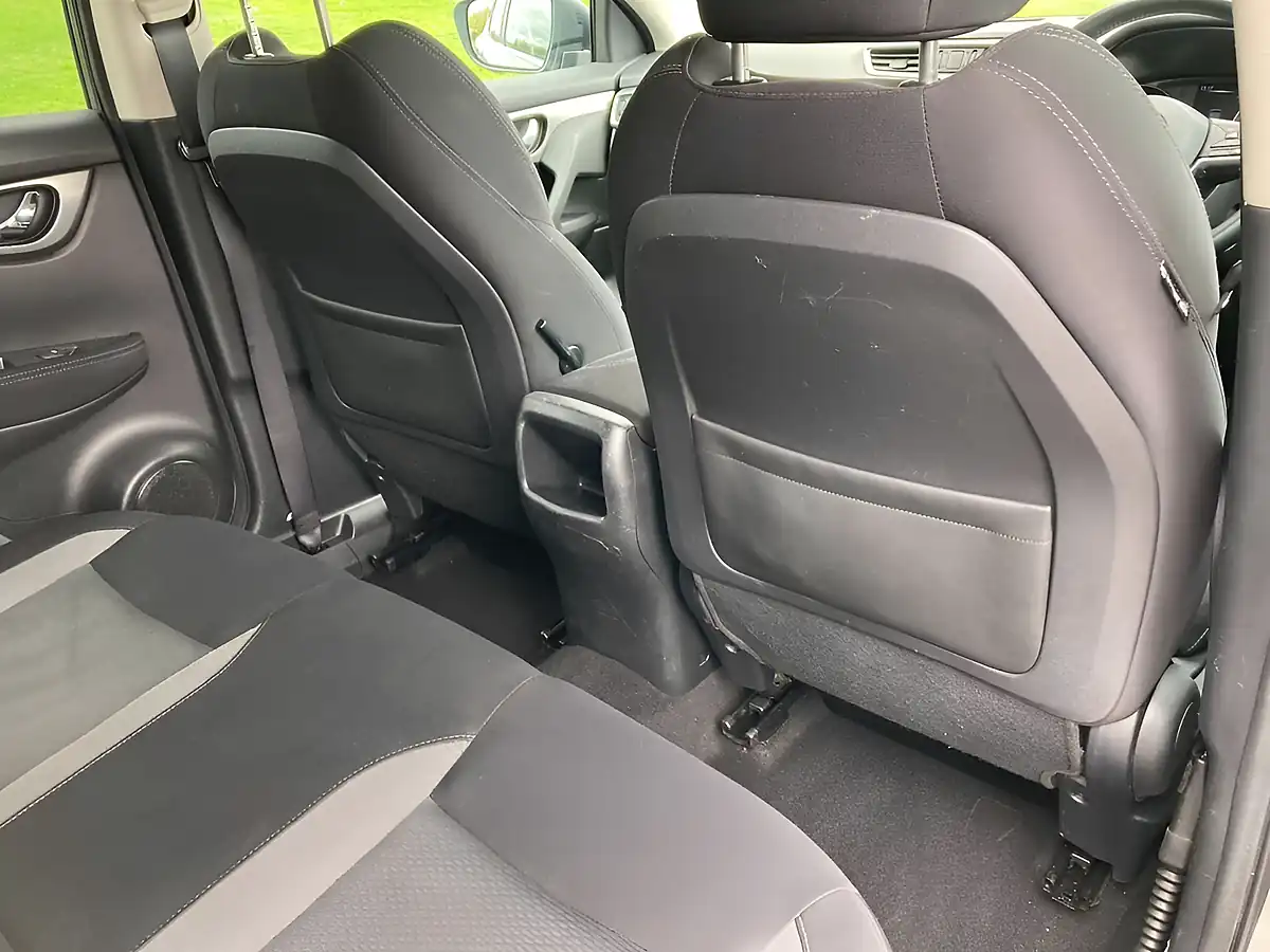 Used 2018 Nissan Qashqai N-Connecta Grey - Interior and Exterior details 12