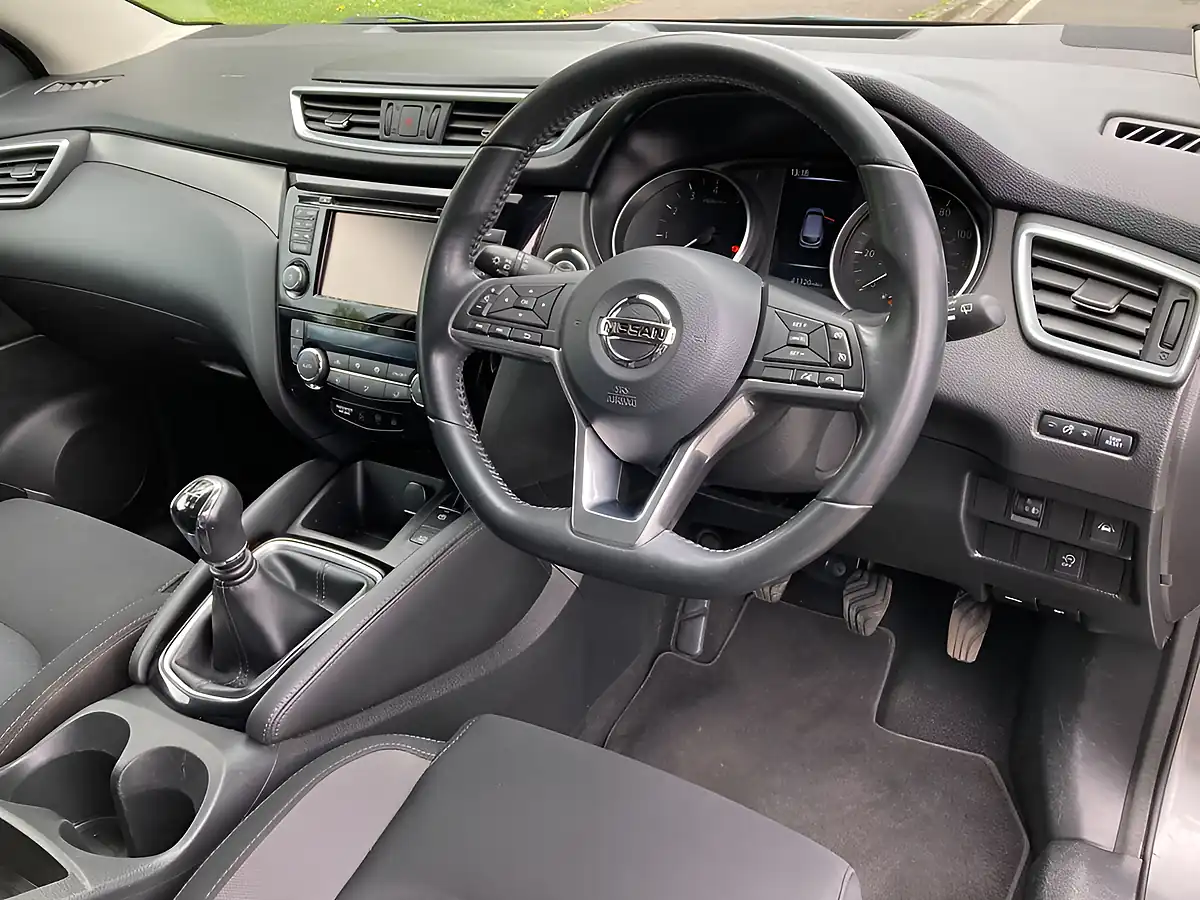 Used 2018 Nissan Qashqai N-Connecta Grey - Interior and Exterior details 14