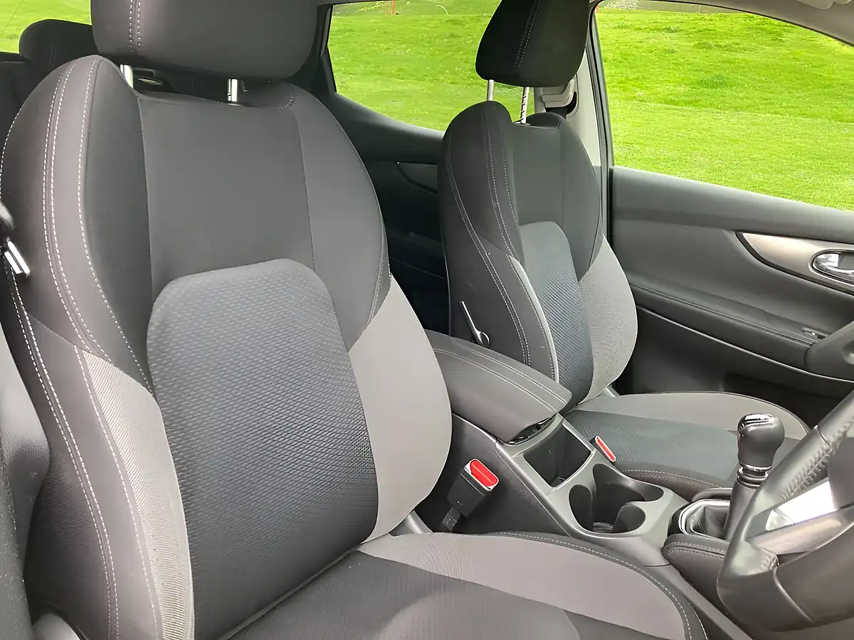 Used 2018 Nissan Qashqai N-Connecta Grey - Interior and Exterior details 15