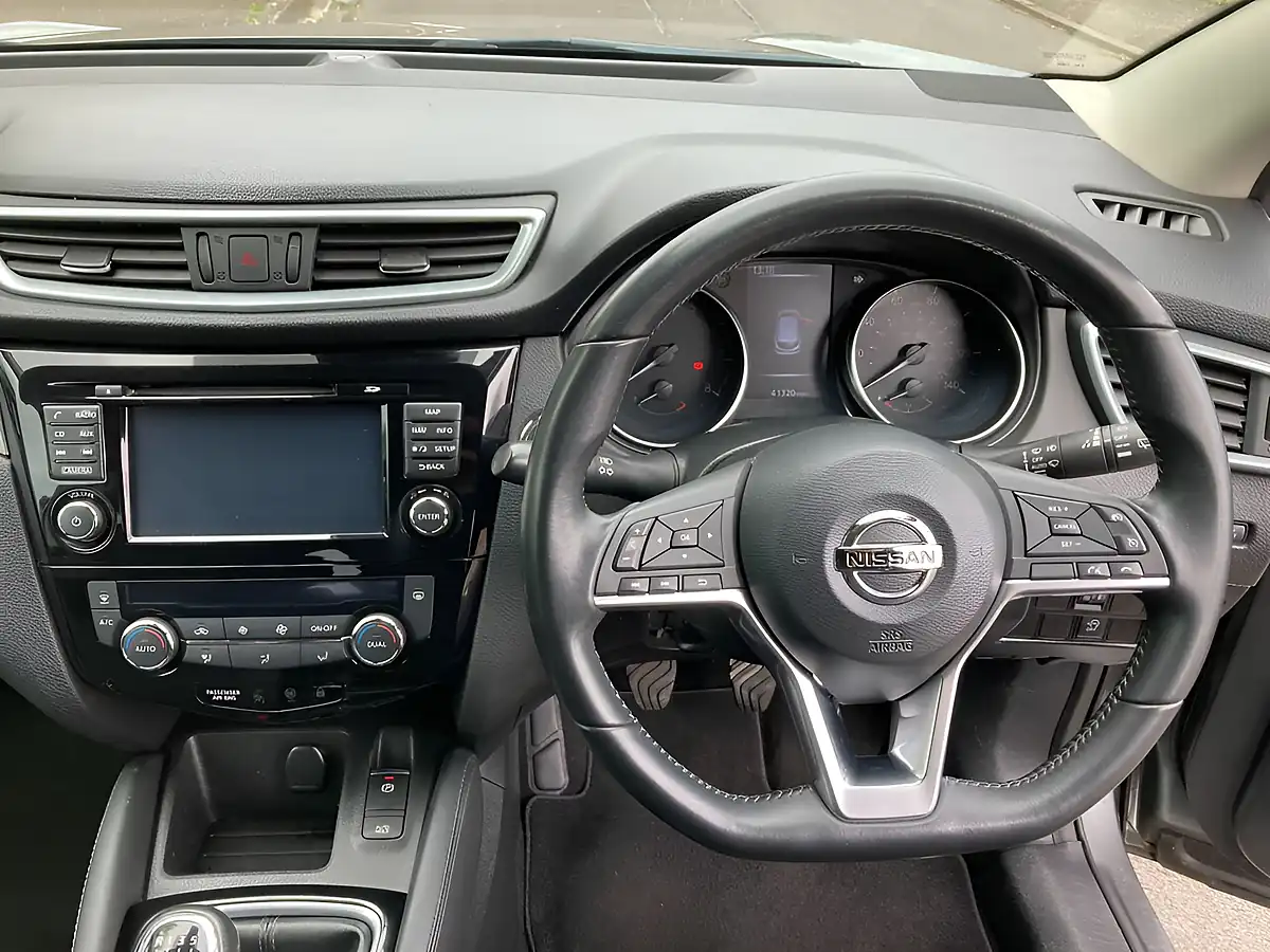 Used 2018 Nissan Qashqai N-Connecta Grey - Interior and Exterior details 16