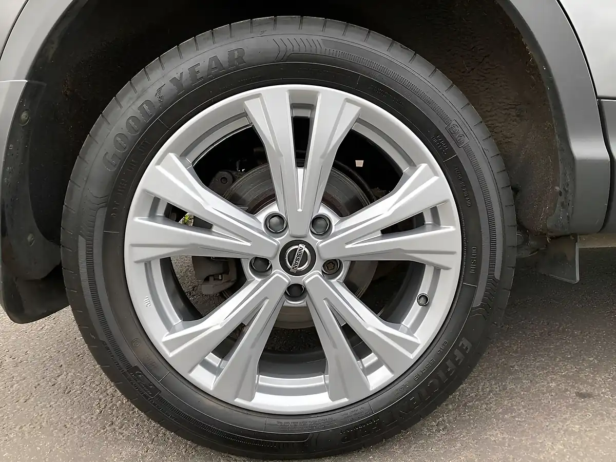 Used 2018 Nissan Qashqai N-Connecta Grey - Interior and Exterior details 9