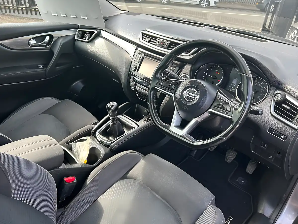 Used 2018 Nissan Qashqai N-Connecta Grey - Interior and Exterior details 10