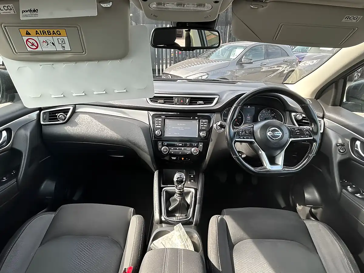 Used 2018 Nissan Qashqai N-Connecta Grey - Interior and Exterior details 11