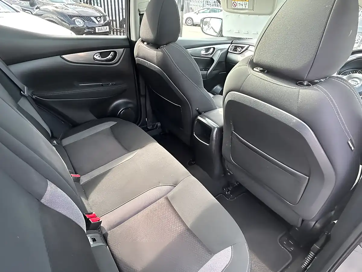 Used 2018 Nissan Qashqai N-Connecta Grey - Interior and Exterior details 13