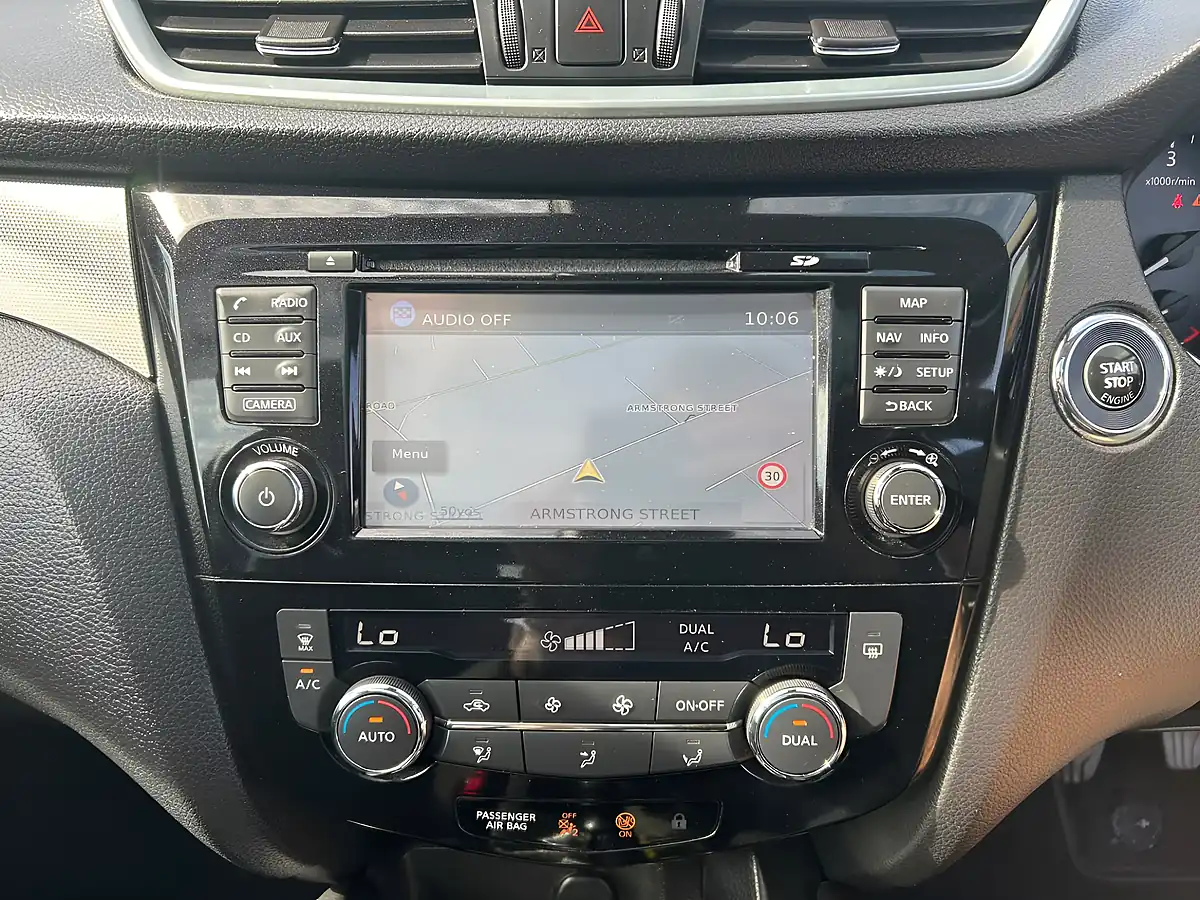Used 2018 Nissan Qashqai N-Connecta Grey - Interior and Exterior details 15