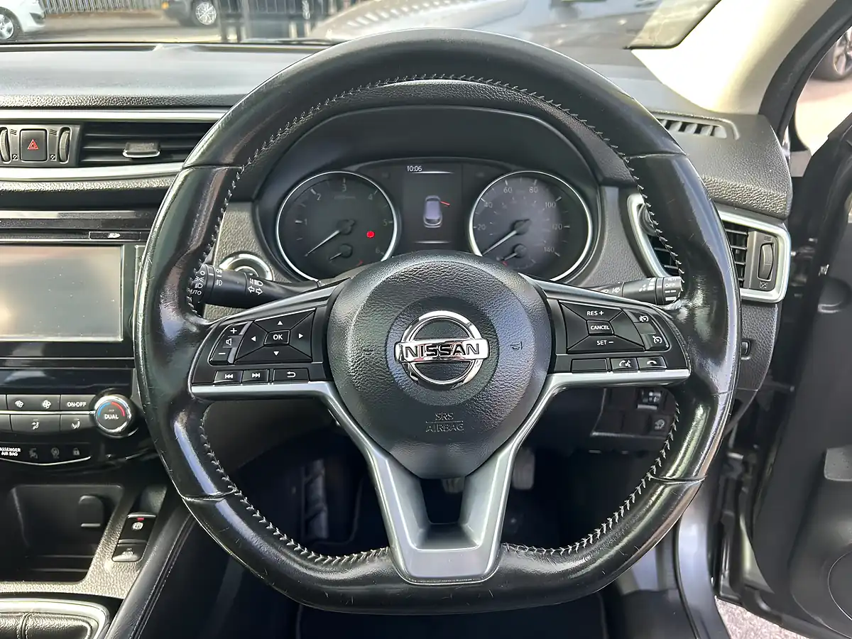 Used 2018 Nissan Qashqai N-Connecta Grey - Interior and Exterior details 16