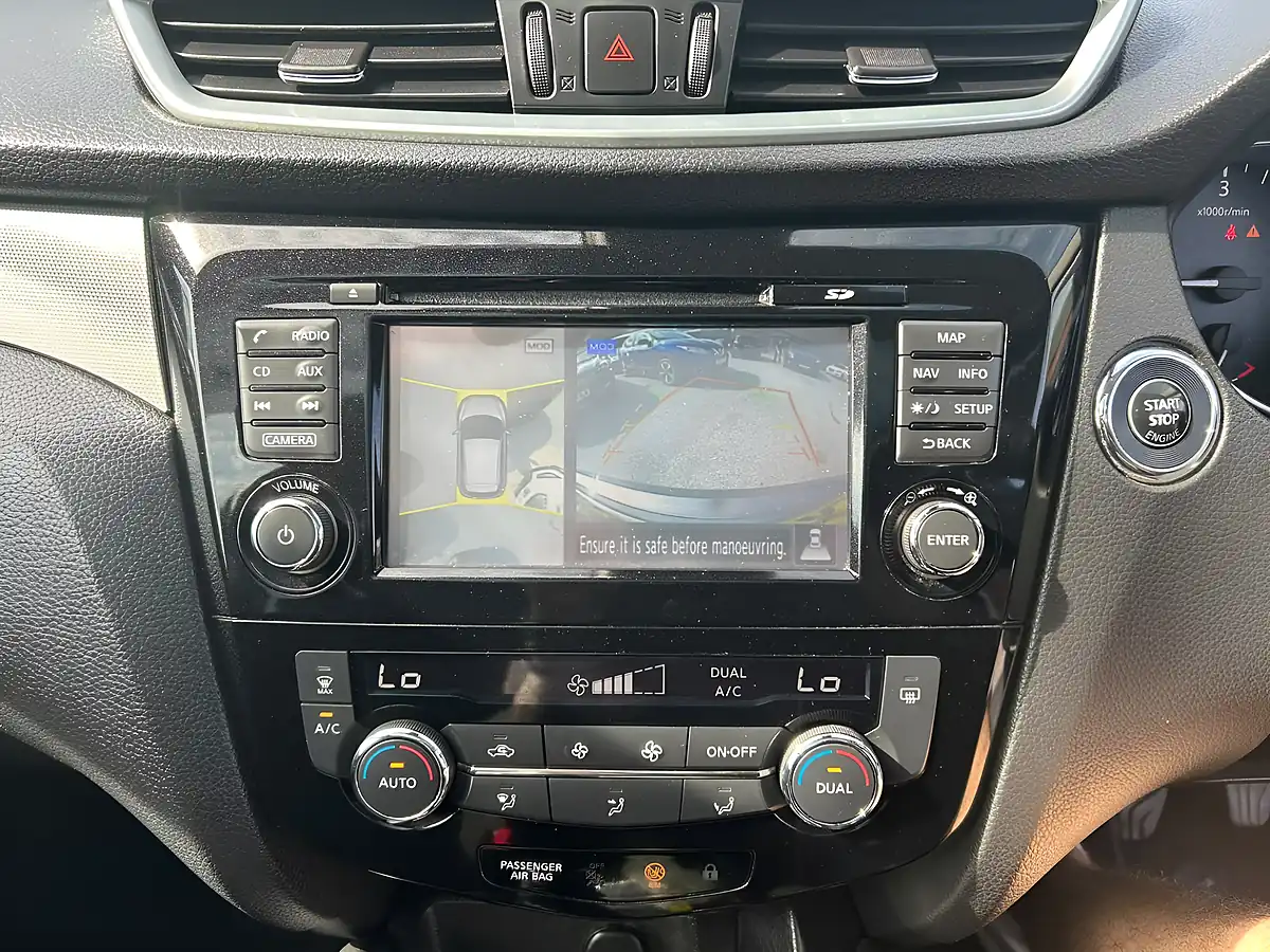 Used 2018 Nissan Qashqai N-Connecta Grey - Interior and Exterior details 17