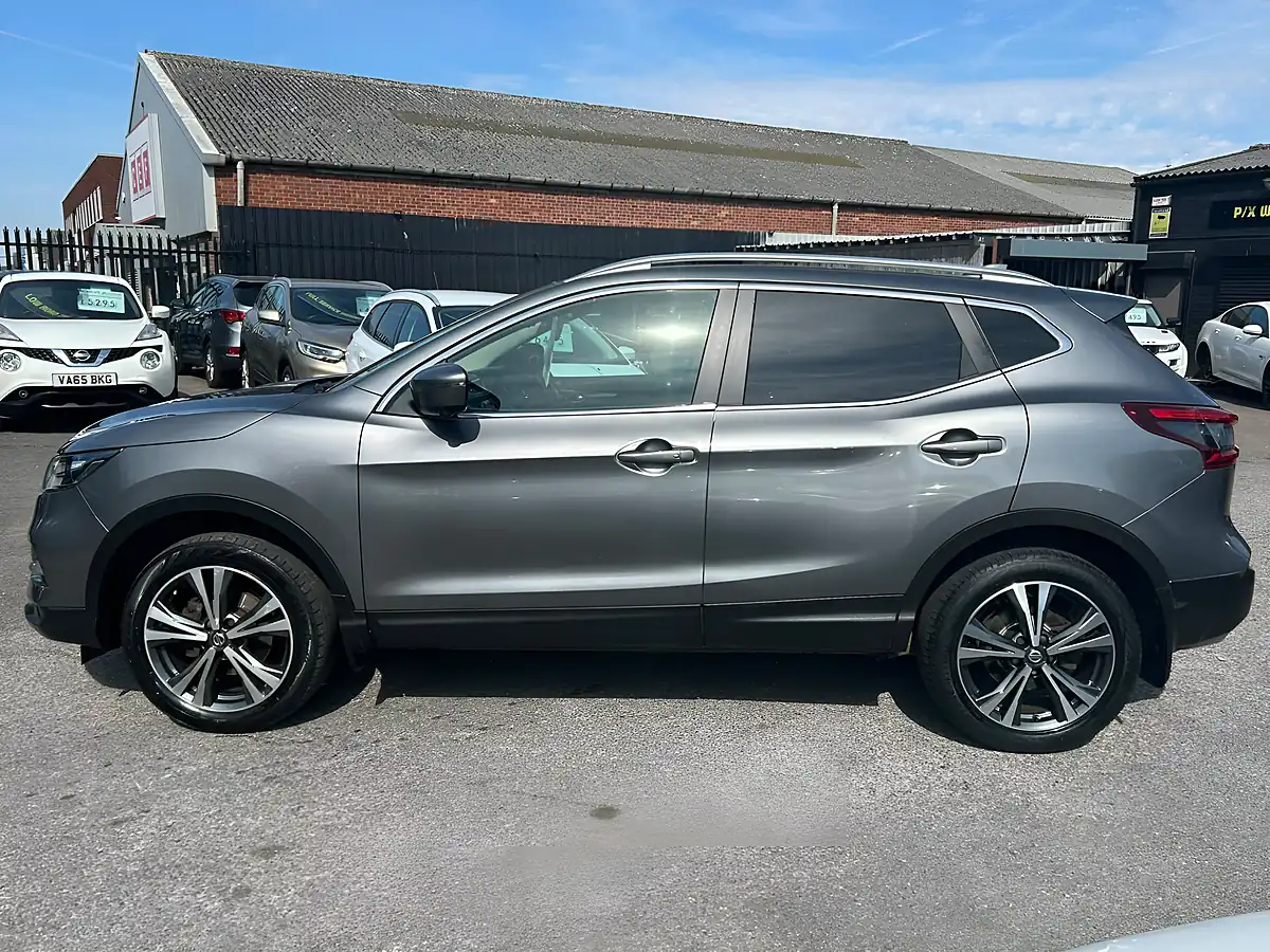 Used 2018 Nissan Qashqai N-Connecta Grey - Interior and Exterior details 3