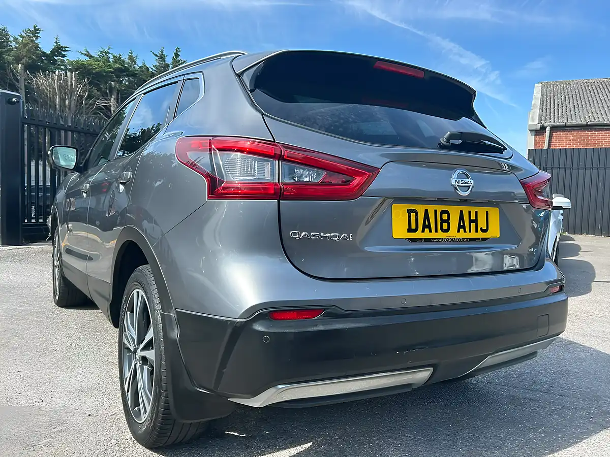 Used 2018 Nissan Qashqai N-Connecta Grey - Interior and Exterior details 4