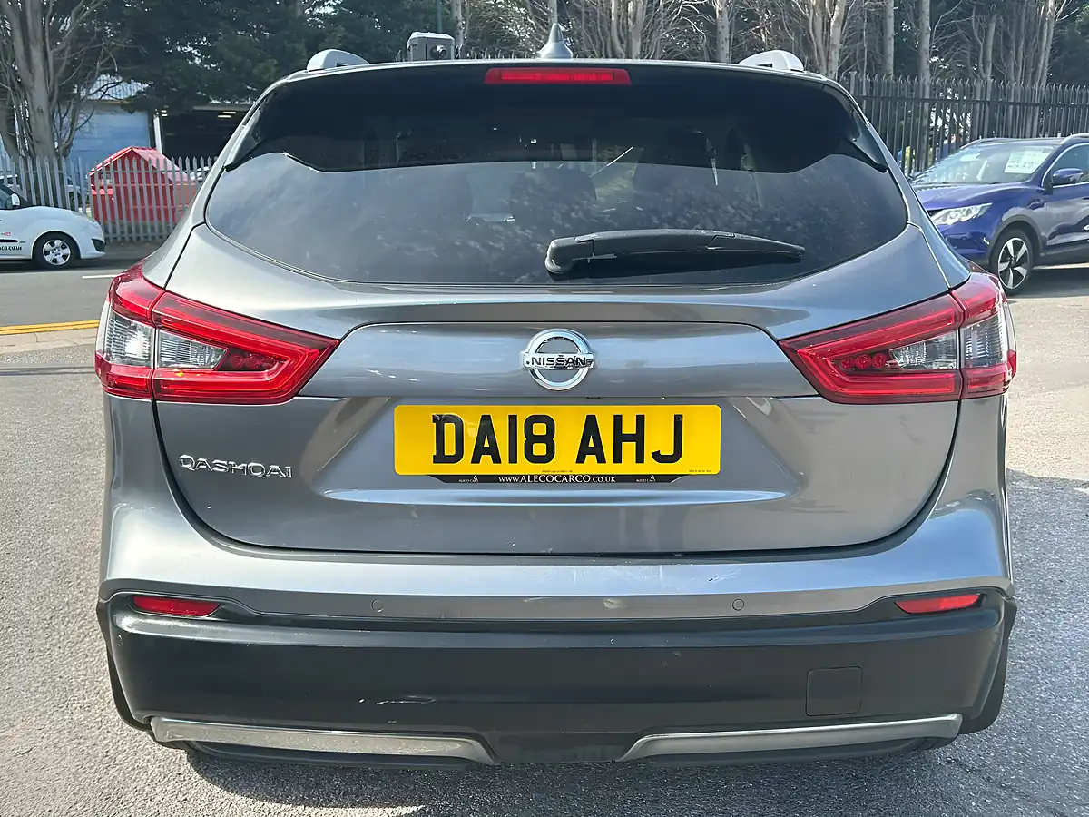 Used 2018 Nissan Qashqai N-Connecta Grey - Interior and Exterior details 5