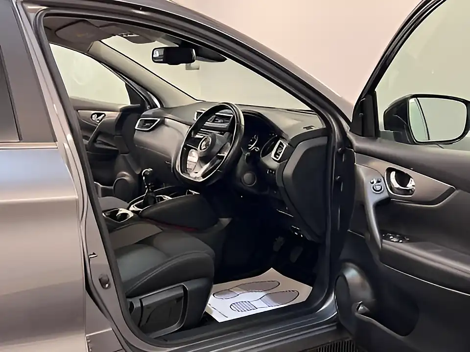 Used 2018 Nissan Qashqai N-Connecta Grey - Interior and Exterior details 10