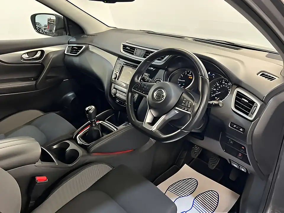 Used 2018 Nissan Qashqai N-Connecta Grey - Interior and Exterior details 11
