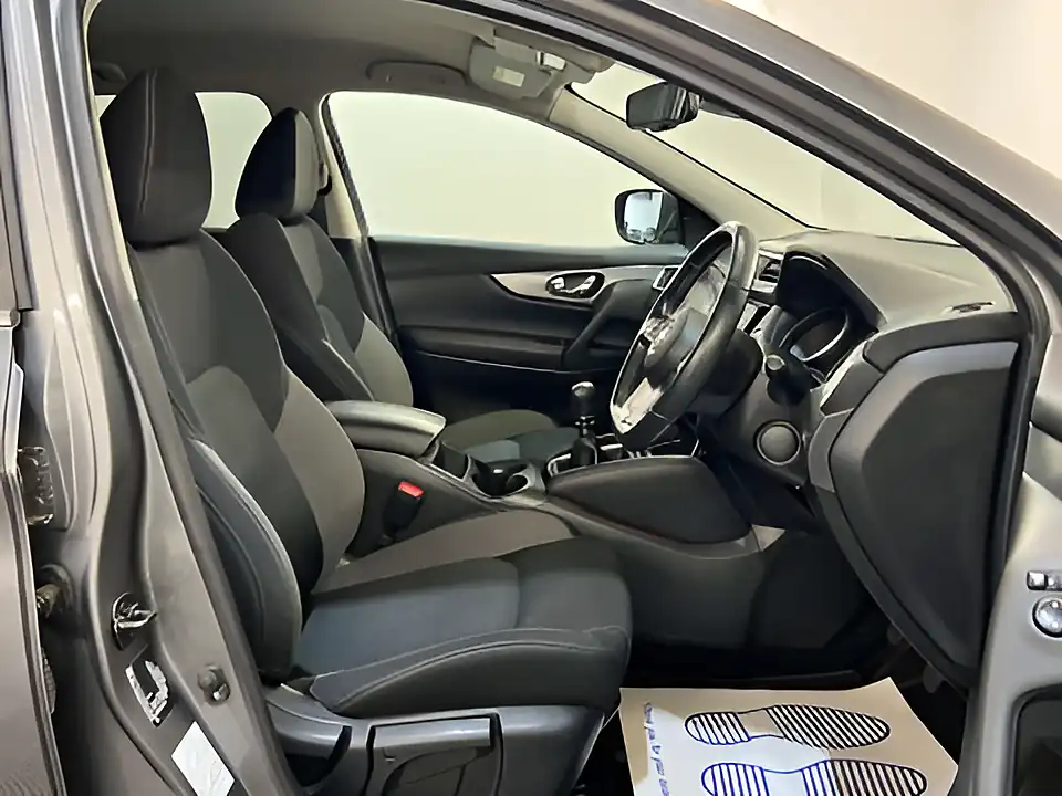 Used 2018 Nissan Qashqai N-Connecta Grey - Interior and Exterior details 12
